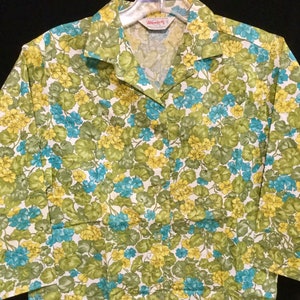 1960 Floral Blouse-Shirt-Crop Top/Green-Blue Chintz Flower Print/Monocle/Button-Up/Collar/3/4 Sleeve/Cotton/Woman 11/12 (chest 38”)Vintage