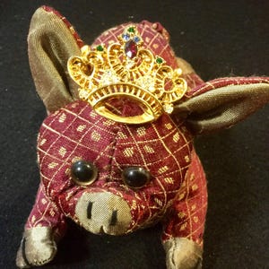 Pincushion-Pin Holder-Needle Holder/Stuffed Fabric Cloth/Plush Pig Animal/Asian/Small/Handmade/Vintage
