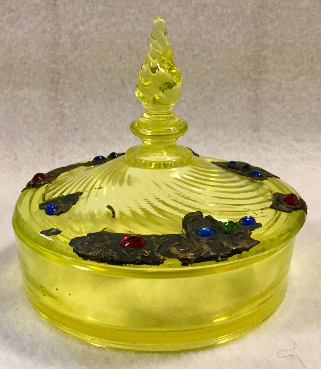 Salevaseline Glass Cache Dish/uranium Glass/rhinestone Brass - Etsy