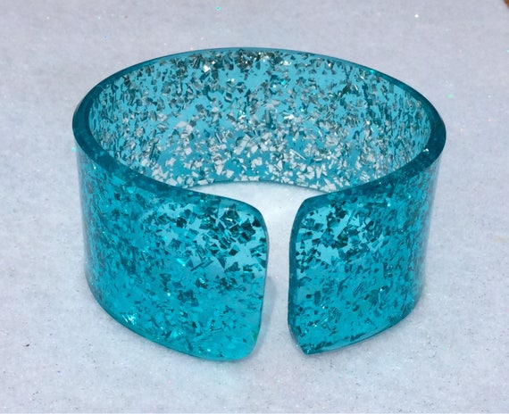 60s Blue Lucite Glitter Bangle-Bracelet-Cuff/Plas… - image 3