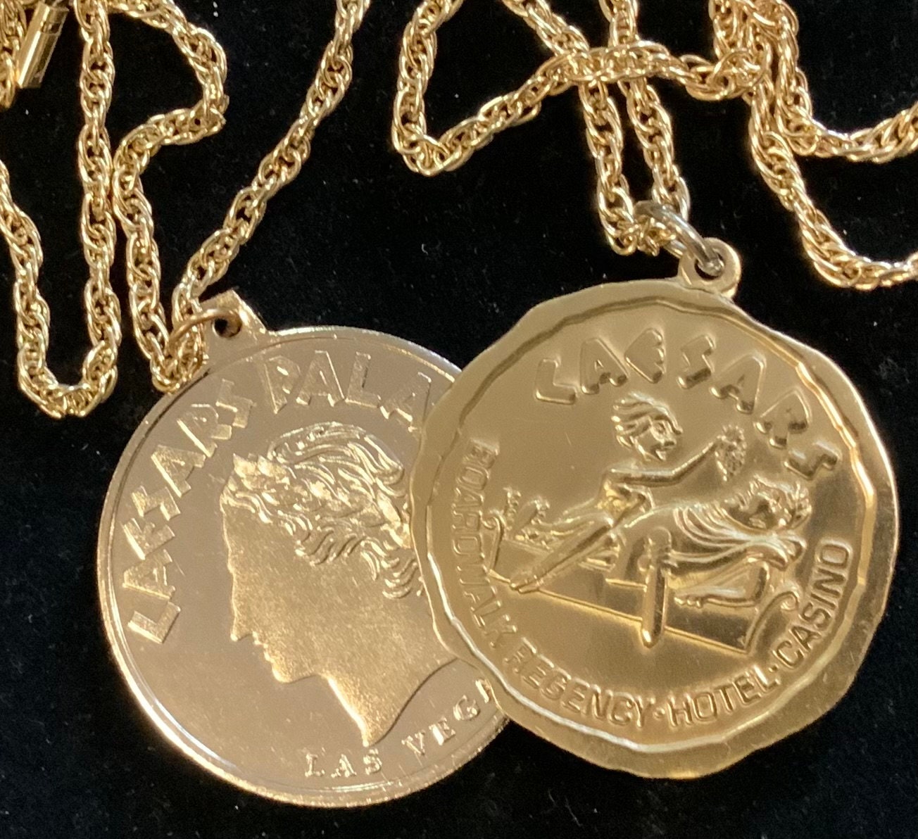 Caesar's Palace Coin Pendant Necklace Souvenir Set/boardwalk