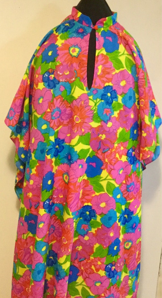 1970s Floral Hawaiian Caftan-Kaftan-MuuMuu-Dress … - image 4