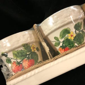 Ceramic Planter-Plant Pot-Flowerpot with Tray/Strawberry Fruit Print/New-Dead-Stock/Kitchen Decor/3 Piece SET/Small 4.5”H/Vintage 1990s