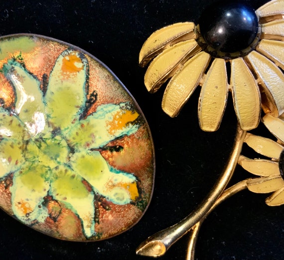 Weiss Floral Pin & Copper Enamel Brooch/Yellow Da… - image 1