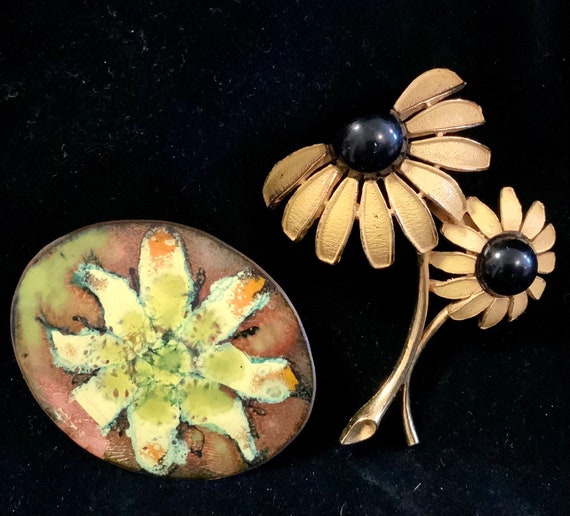 Weiss Floral Pin & Copper Enamel Brooch/Yellow Da… - image 2