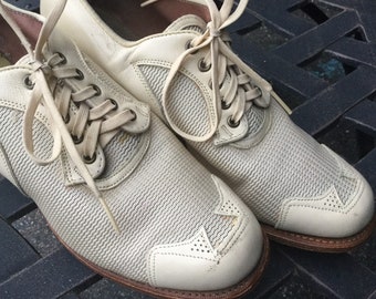 Woman’s Shoes/Granny/Oxford Heels/White Leather Spectator/Lace Up/Victorian/Edwardian/Summer/Size 7-8/Vintage 1930