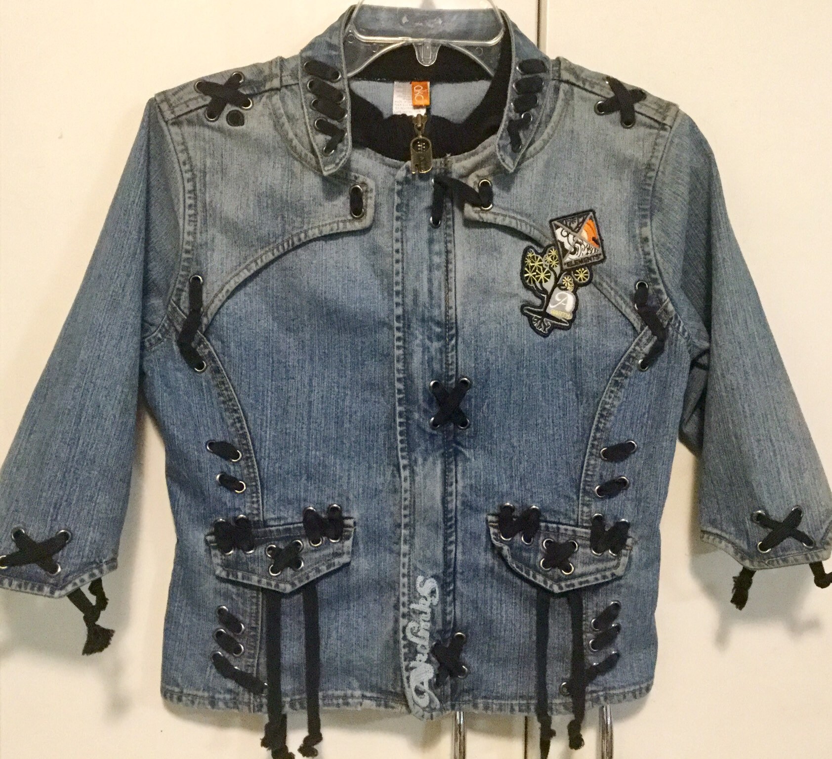 fitted distressed denim jacket