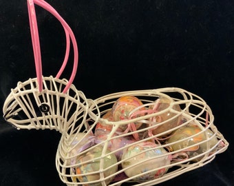 Vintage Chicken Wire Egg Basket, Primitive Farmhouse Metal Basket, Egg  Collecting Basket, 8” Tall, 6 1/2” Wide, 9” Long … BIG CHICKEN!