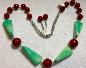 Christmas Bead Necklace Choker & Earrings/Red+Green/Cherries/Single Strand/Xmas Bead Necklace/Vintage/Handmade 2 Piece SET