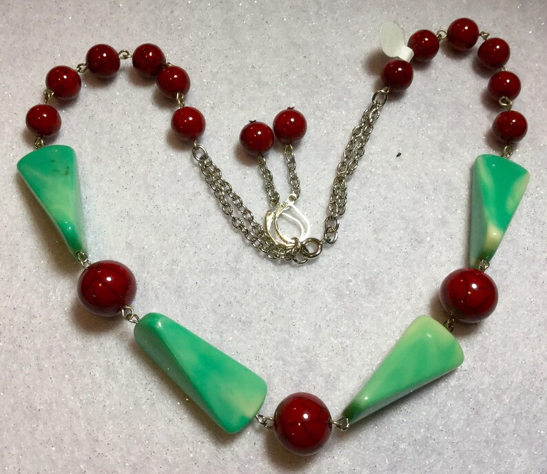 Christmas Bead Necklace Choker /& Earrings Red Cherry Green Xmas Holiday Vintage Handcrafted 2 Piece SET