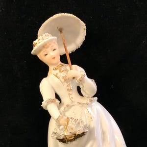 Lefton Lady Figurine W/parasol “geo Z Lefton” Kw1570