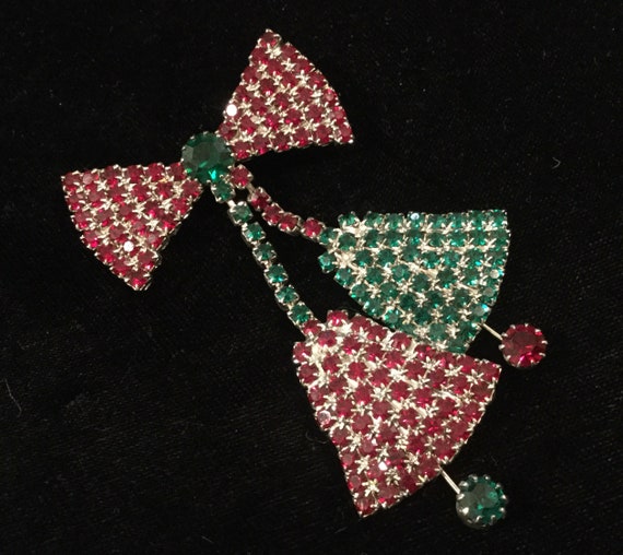 1980s Christmas Rhinestone Bell Pin-Brooch/Red+Gr… - image 3