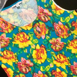 Cottagecore Pink Floral Tank Top Sweater/Knit/Rose Flower Print/Sleeveless/Isaac Mizrahi/Turquoise/Summer/Woman Medium (chest 38”) Vintage