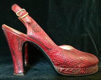Red Snakeskin Shoes-High Heels-Platform-Pumps-Slingback-Peep-Toe/Genuine Reptile/Woman's Size 7 (?)  Vintage 1940s