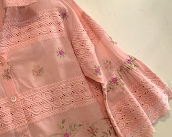 Peasant Blouse-Crop Top/Pink Floral Embroidered Eyelet Lace/Cottagecore/Cotton//Spring-Summer/Woman Size 40 (chest 36”) Vintage