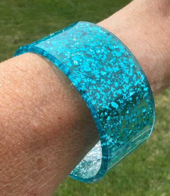 60s Blue Lucite Glitter Bangle-Bracelet-Cuff/Plas… - image 2