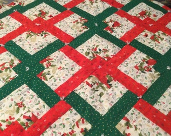 Christmas Patchwork Throw Quilt/Log Cabin?/Holly & Cardinal Novelty Print/Red+Green/Xmas Bedding Linen/Holiday Decor/Handmade/Vintage