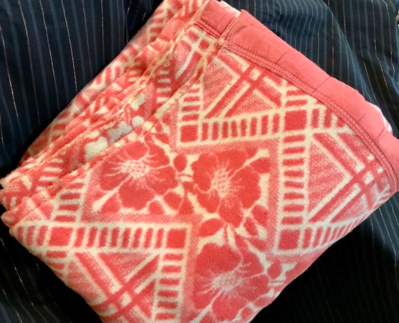Esmond Warmspun Camp Blanket/Pink Floral Geometric Print/Twin XL 72”Wx160”L/Cotton/Damaged-for Upcycling/Vintage 1940