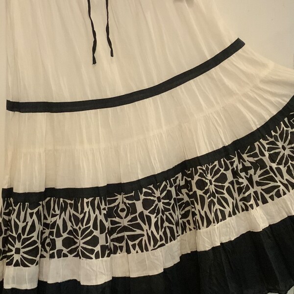 Floral Print Skirt/Black & White/Maxi/Tiered/Layered/Drawstring/Kaktus/Cotton/Woman’s Size XL/India/Summer/Vintage 1990s