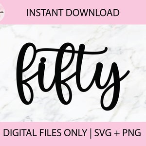 Könnte beinhalten: Schwarz-weißer digitaler Download des Wortes "fifty" in einer kursiven Schriftart.