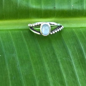 No651 Natural Cats Eye White Moonstone and 950 Sterling Silver Ring size 8