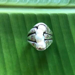 No827 Natural Tennessee River Pearl in a 950 Sterling Silver Ring size 7 1/2