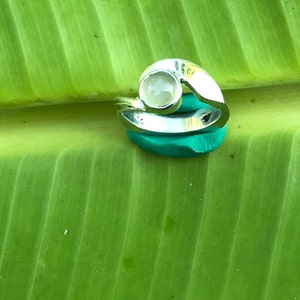 No742 Natural Cats Eye Moonstone in a 950 Sterling Silver Ring size 6 1/2