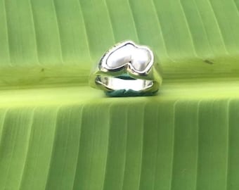 No 1137 Natural Tennessee River Pearl in a 950 Sterling Silver Ring Size 7