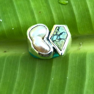 No766 Natural Tennessee River Pearl with Natural Demaile Turquoise in a 950 Sterling Silver Ring size 5