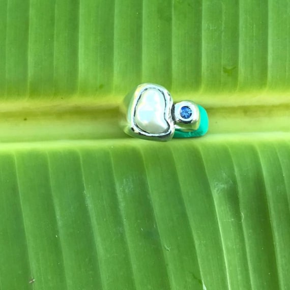 No 1225 Natural Tennessee River Pearl and Australian Blue Sapphire in a 950 Sterling Silver Ring Size 8