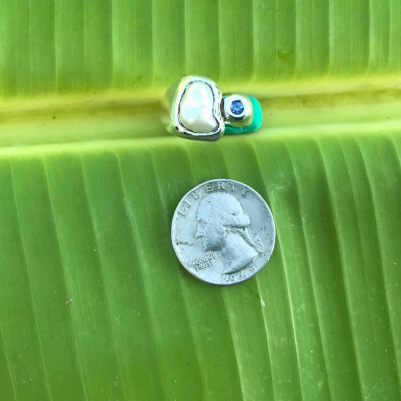 No 1225 Natural Tennessee River Pearl and Australian Blue Sapphire in a 950 Sterling Silver Ring Size 8 image 4