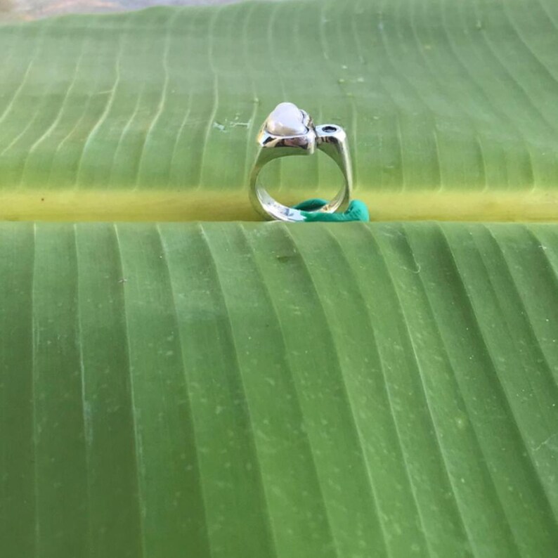 No 1225 Natural Tennessee River Pearl and Australian Blue Sapphire in a 950 Sterling Silver Ring Size 8 image 2
