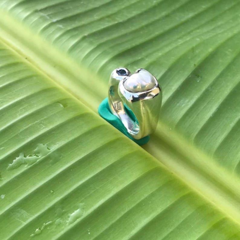 No 1225 Natural Tennessee River Pearl and Australian Blue Sapphire in a 950 Sterling Silver Ring Size 8 image 7