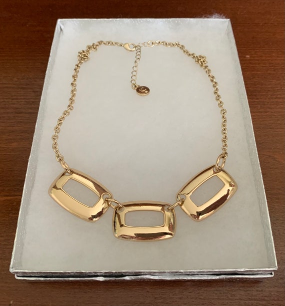 Goldtone Rectangular Link Choker Necklace. Liz Cla