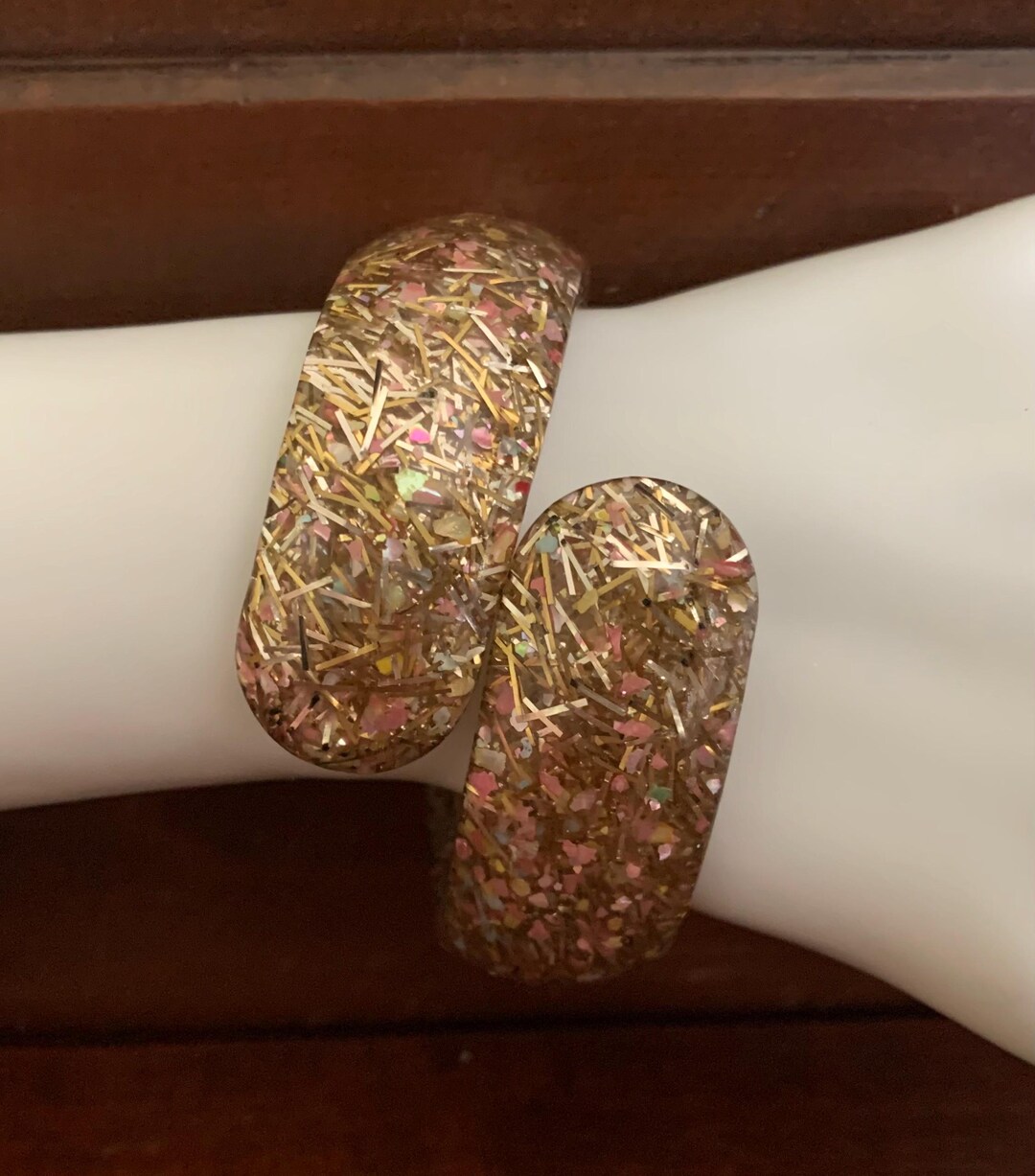 Vintage 50s Watermelon Lucite Confetti Bracelet, Gold Tone Sparkle Panel Bracelet 7 1/2