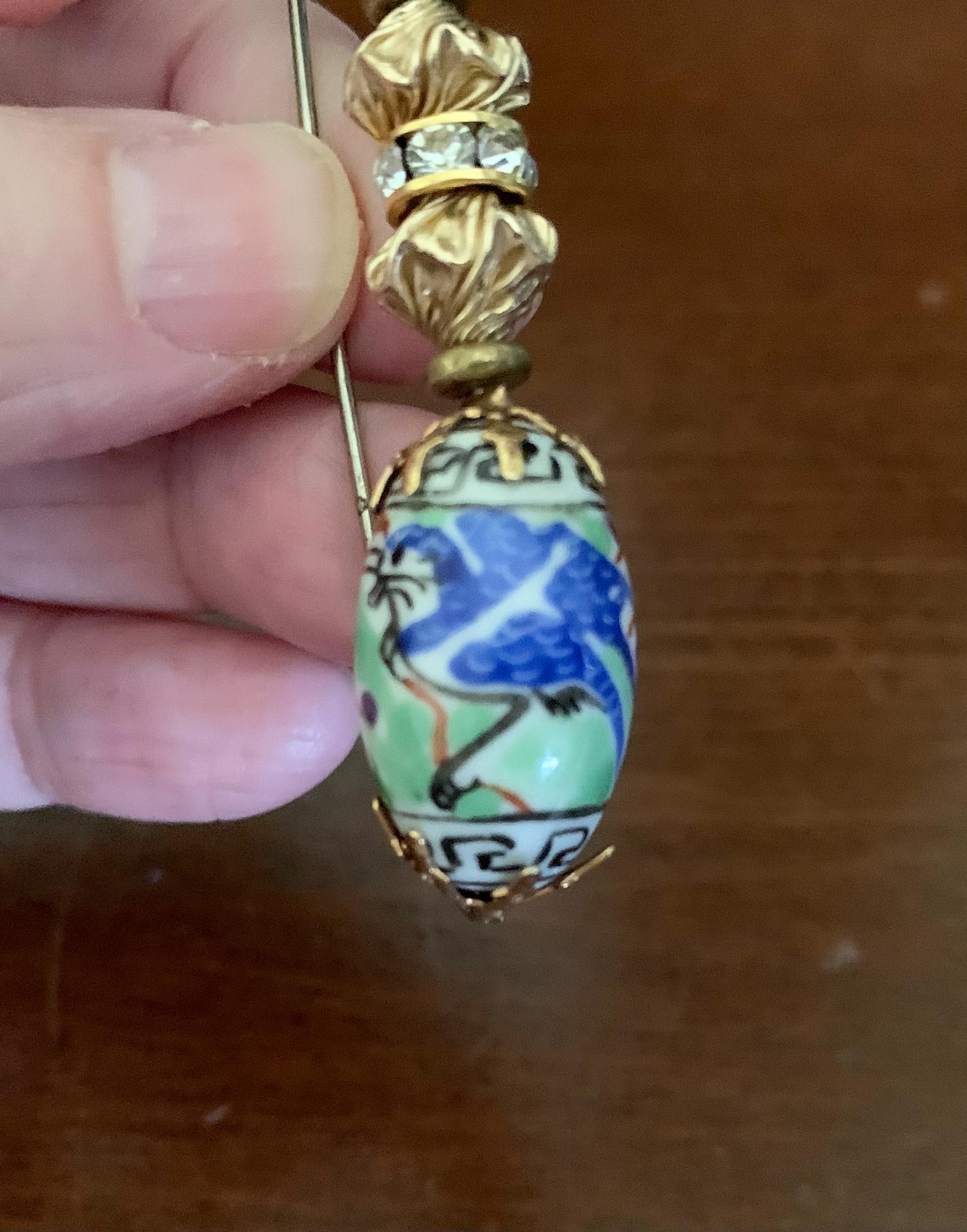 Broche Ancienne En Porcelaine Peinte Avec Perles - Bijou Antique Argenté - Occasion