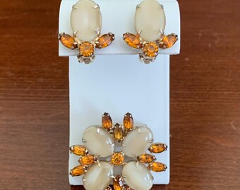 Vintage Garne’ Caramel and Amber Rhinestone Brooch and Clip-On Earrings Set. Vintage Jewelry Sets. GARNE’ Jewelry.