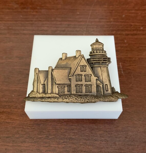 JJ Jonette Antique Goldtone Lighthouse With Keepers House Brooch Pin. JJ Jonette Jewelry.