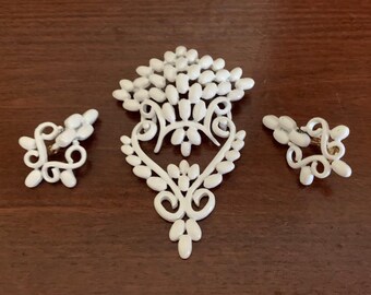 Monet White Enamel Filigree Brooch and Earrings Set. Vintage Monet Jewelry.