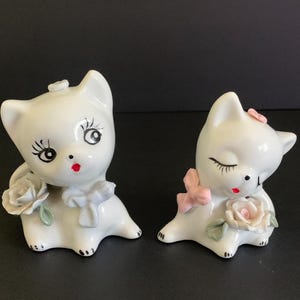 Vintage 1960’s JAPAN Porcelain Ceramic Anthropomorphic Cat Figurines Set With Rose Flowers and Bows. Vintage Vanity Decor.