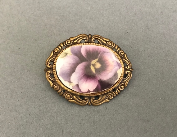 Goldtone Filigree Purple Pansy Porcelain Brooch or