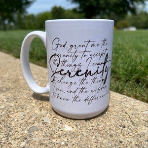Keramische mok Serenity Prayer verkrijgbaar in 11 oz of 15 oz. Anonieme alcoholisten geweldig cadeau voor nuchterheid of herstel.