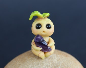 Mandragora Baby Plant Bulb Polymer Clay Mandrake Root Figurine Cute Pendant Charm Totem Pendant Plant Lovers Gift Forest Spirit Plant