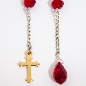 Chain User Anime Dangle Earrings - Red Cross Teardrop Scarlet Eye Asymmetrical Cross Earrings | Anime Inspired Jewelry Hand Made