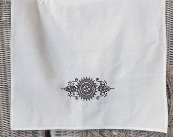 besticktes Geschirrtuch, Mehindi Muster, Henna, personalisierte Geschenke, Halbleinen