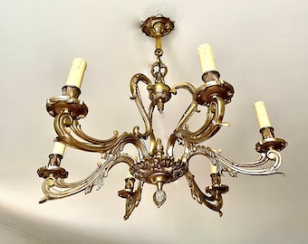 Lustre 6 feux bronze style Louis XVI, lustre fleurs et gland, décoration classique chic, chateau antique français, bronze doré patiné