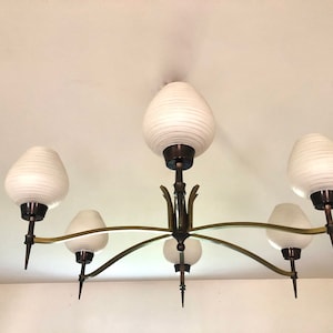 Lámpara de araña de 6 luces de 1950, vidrio y metal, suspensión de mediados de siglo, colección Maison Arlus, lámpara de araña grande, diseño modernista, iluminación de mesa de salón