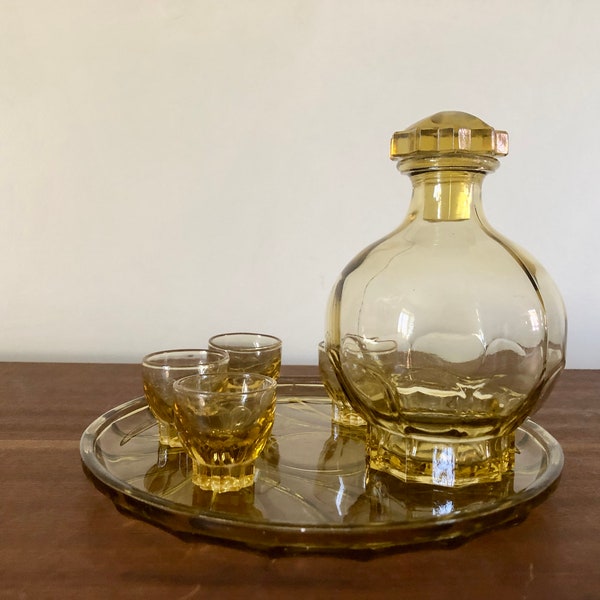 Retro liqueur service 1950, 4-glass tray carafe, golden yellow glass, Art Deco table, French antique, vintage gift, digestive glasses