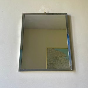 Spiegel aus verchromtem Metall, 1960, Badezimmerfriseur, Sammlung, Geschenk für ihn, kleiner rechteckiger Vintage-Retro-Spiegel aus der Mitte des Jahrhunderts Bild 1
