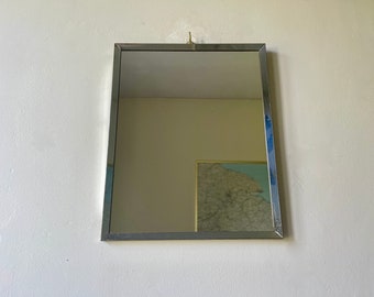 Specchio in metallo cromato 1960, barbiere da bagno, collezione, regalo per lui, piccolo specchio rettangolare vintage retrò della metà del secolo